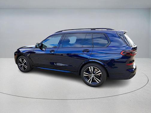 2025 BMW X7 M60i