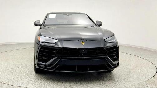 2022 Lamborghini Urus AWD with 23'' Wheels (641 horsepower)