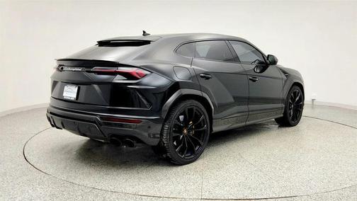 2022 Lamborghini Urus AWD with 23'' Wheels (641 horsepower)