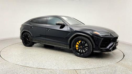 2022 Lamborghini Urus AWD with 23'' Wheels (641 horsepower)