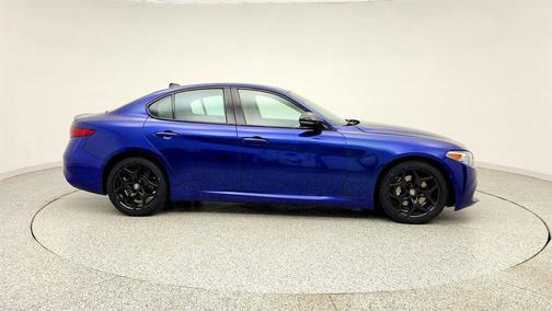 Anodized Blue Metallic 2021 Alfa Romeo Giulia Base