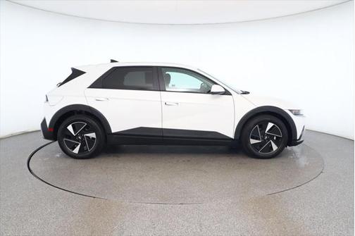 2025 Hyundai IONIQ 5 SE