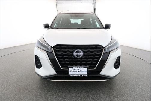 2022 Nissan Kicks SR