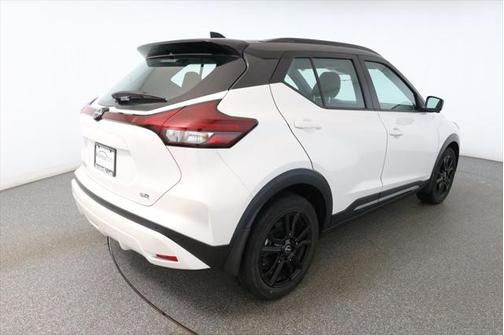 2022 Nissan Kicks SR