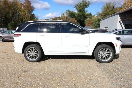2022 Jeep Grand Cherokee Summit