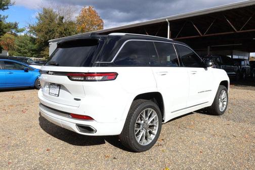 2022 Jeep Grand Cherokee Summit