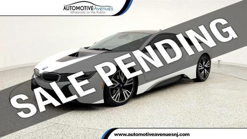 Crystal White Pearl Metallic w/Frozen Gray Accent 2015 BMW i8