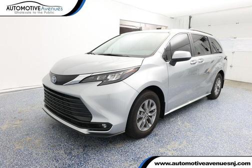 2025 Toyota Sienna XLE