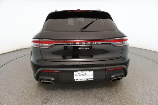 2022 Porsche Macan AWD