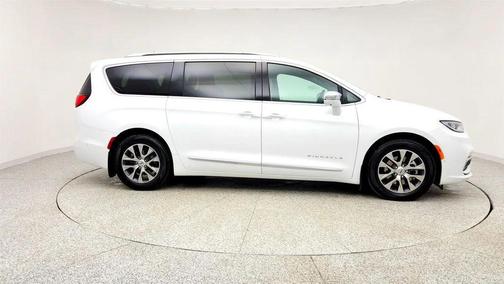 2022 Chrysler Pacifica L