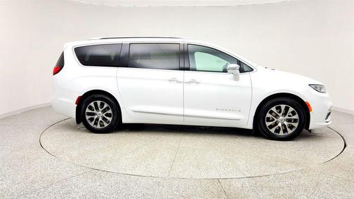 2022 Chrysler Pacifica L