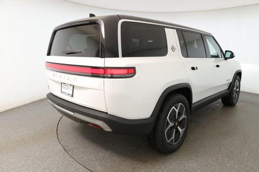 2024 Rivian R1S Adventure Dual-Motor Large Pack
