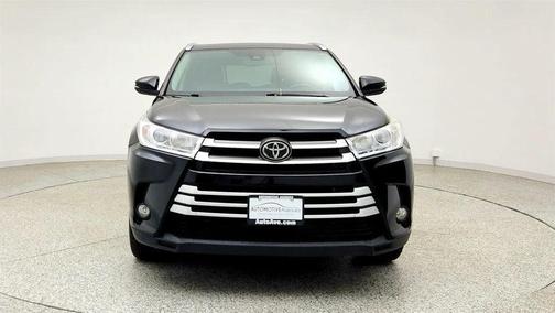 Midnight Black Metallic 2018 Toyota Highlander XLE