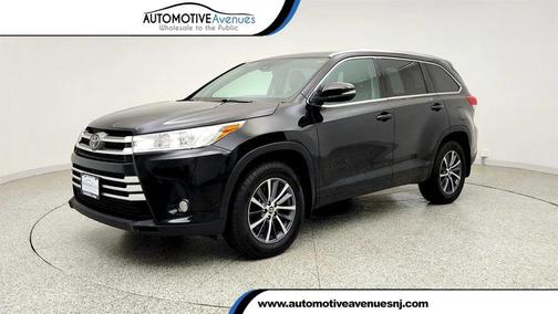 Midnight Black Metallic 2018 Toyota Highlander XLE