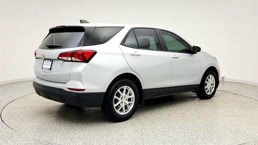 Silver Ice Metallic 2022 Chevrolet Equinox LS