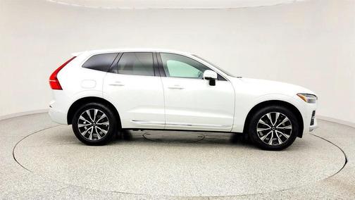 Crystal White Metallic 2023 Volvo XC60 B5 Plus Bright Theme