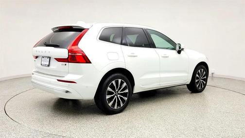 Crystal White Metallic 2023 Volvo XC60 B5 Plus Bright Theme