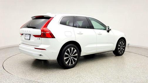 Crystal White Metallic 2023 Volvo XC60 B5 Plus Bright Theme