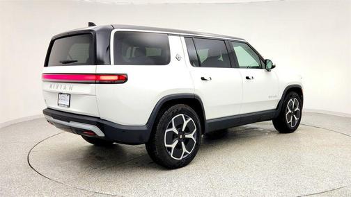 2024 Rivian R1S Adventure Dual-Motor Large Pack w/ 21'' Wheels (352-mile range)