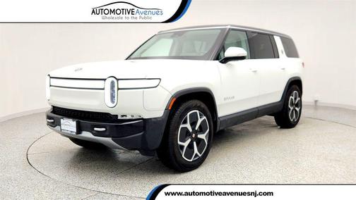 2024 Rivian R1S Adventure Dual-Motor Large Pack w/ 21'' Wheels (352-mile range)