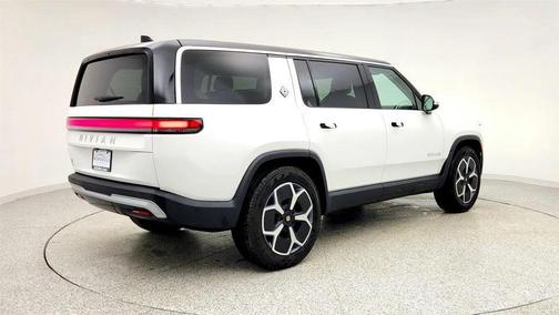 2024 Rivian R1S Adventure Dual-Motor Large Pack w/ 21'' Wheels (352-mile range)