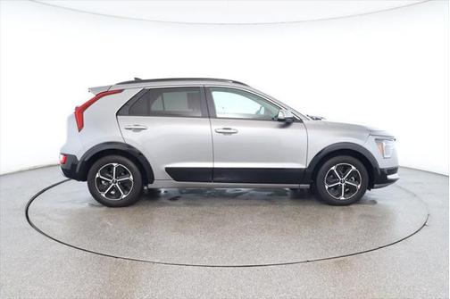 2023 Kia Niro SX