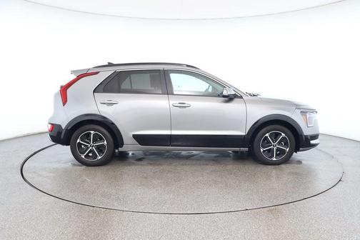2023 Kia Niro SX