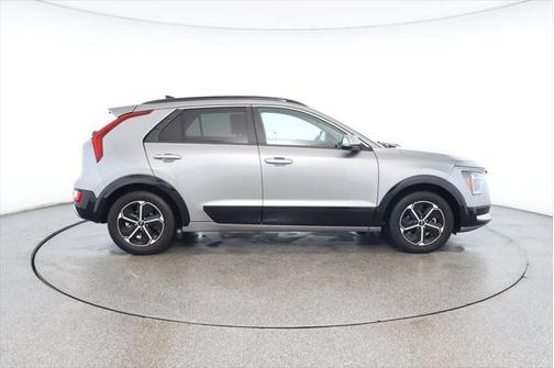 2023 Kia Niro SX