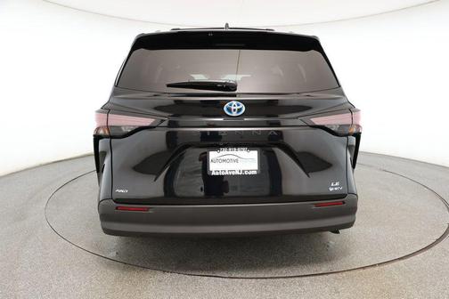 2025 Toyota Sienna LE