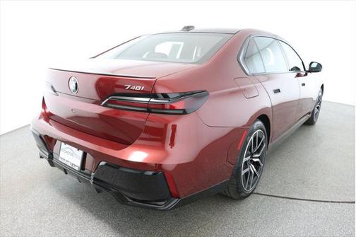 2023 BMW 740 i