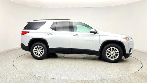 Silver Ice Metallic 2021 Chevrolet Traverse LT Leather