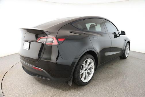 2022 Tesla Model Y Long Range Dual Motor All-Wheel Drive