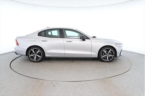 2024 Volvo S60 B5 Plus Dark Theme