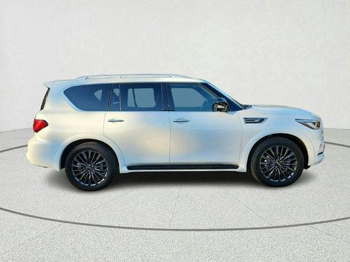 2024 INFINITI QX80 SENSORY AWD