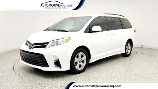 Super White 2020 Toyota Sienna LE