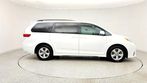 Super White 2020 Toyota Sienna LE