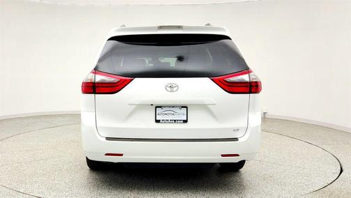 Super White 2020 Toyota Sienna LE