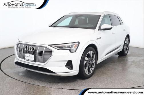 2022 Audi e-tron Premium Plus