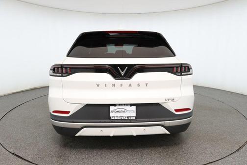 2023 VinFast VF 8 Eco AWD 82 kWh