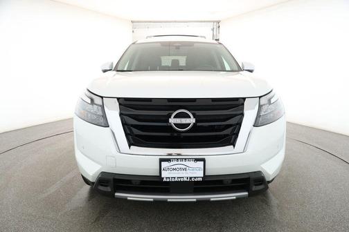 2025 Nissan Pathfinder SL 4WD