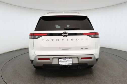 2025 Nissan Pathfinder SL 4WD