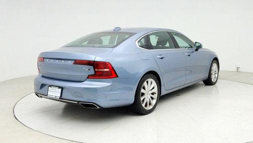 2018 Volvo S90 T6 Momentum