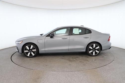 2024 Volvo S60 Recharge Plug-In Hybrid T8 Ultimate Dark Theme