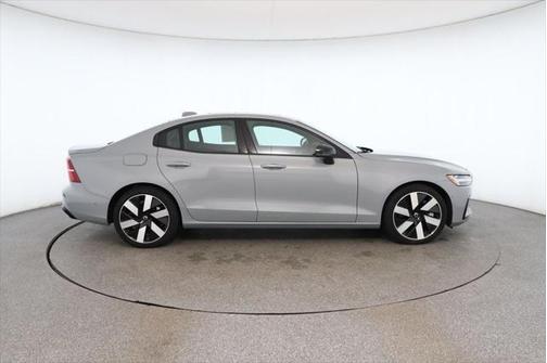 2024 Volvo S60 Recharge Plug-In Hybrid T8 Ultimate Dark Theme