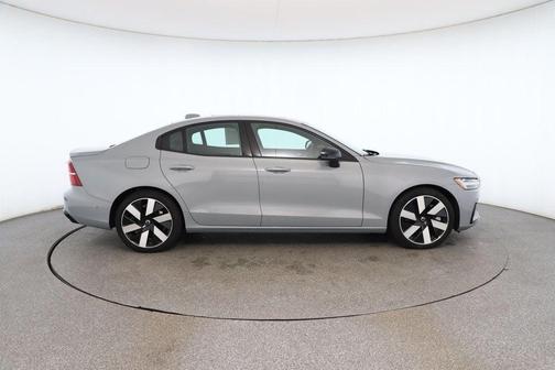 2024 Volvo S60 Recharge Plug-In Hybrid T8 Ultimate Dark Theme