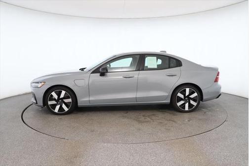 2024 Volvo S60 Recharge Plug-In Hybrid T8 Ultimate Dark Theme