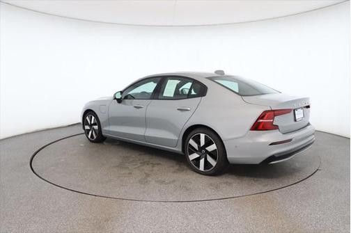 2024 Volvo S60 Recharge Plug-In Hybrid T8 Ultimate Dark Theme