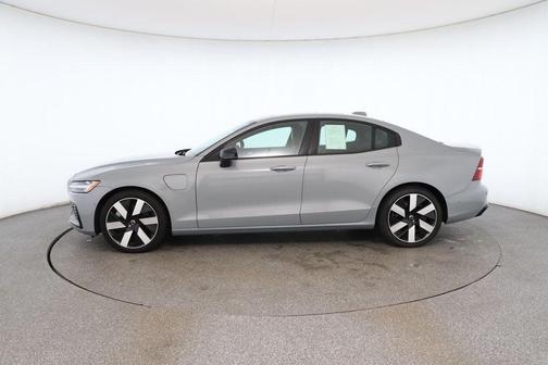2024 Volvo S60 Recharge Plug-In Hybrid T8 Ultimate Dark Theme