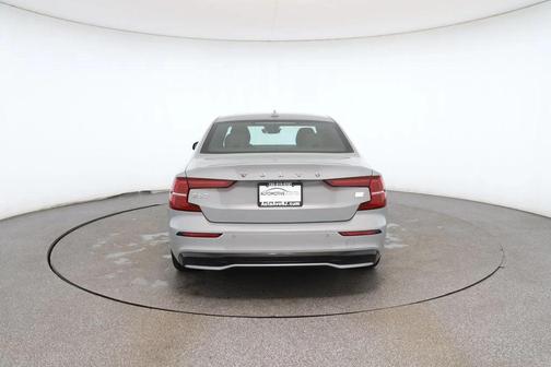 2024 Volvo S60 Recharge Plug-In Hybrid T8 Ultimate Dark Theme