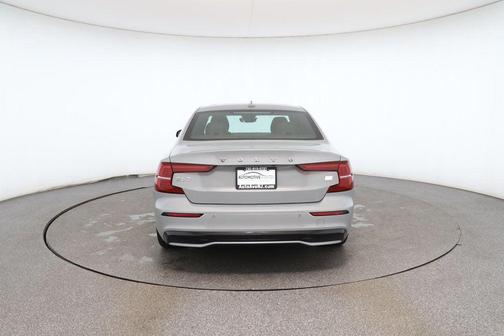 2024 Volvo S60 Recharge Plug-In Hybrid T8 Ultimate Dark Theme